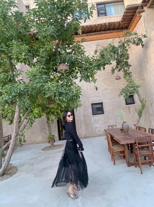 【断码特惠不退换】花花品质生活｜北京SKP奢品商场品牌女鞋制造代工厂 高定级 独特莫兰迪色系--薰衣草紫灰色  经典复古的方头 时髦小X感金属链条凉鞋  进口牛皮 商品图13