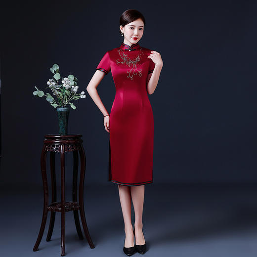 上海旗袍厂LHS-2034新款婚礼 时尚年轻款大气喜婆婆婚宴装红色连衣裙 旗袍春 商品图1