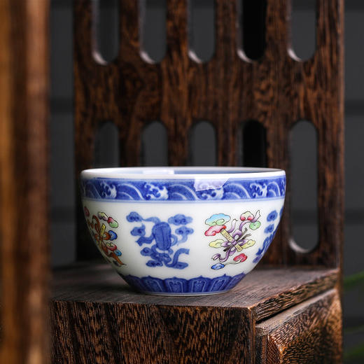 青花粉彩吉祥八宝主人杯 商品图2