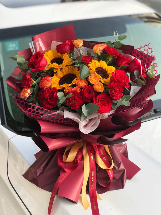 阖家幸福----红色经典系列向日葵康乃馨花束含配送 商品图2