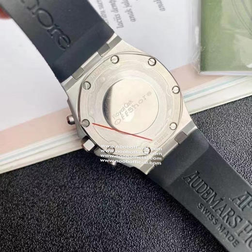 爱彼石英计时女装，品鉴新皇家橡树离岸系列计时石英腕表A.P-爱彼皇家橡树离岸型系列，今年对于色彩的运用，表盘饰以Lady Tapisserie格纹装饰，呈现出更强的视觉冲击效果 商品图4