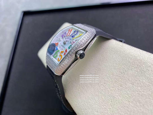 ABF 法兰克 法穆兰 女表 深海珍珠贝 V32 系列 1.字面以大西洋进口深海珍珠贝面 色泽光彩靓丽 拱形压弯贝壳成品率极低 再立体镶嵌 数字真丁 与原版保持100%一致 商品图6