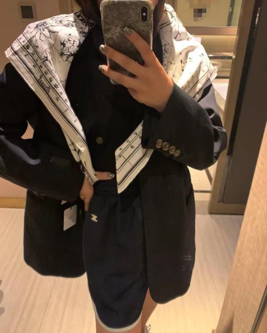 价值4000+ 百年难得一遇！欧洲柜台有售！Di*r/D家水墨画丝巾90*90cm 高级百搭 太好看太帅了 可做领结装饰/做点缀/做内搭 带品牌防伪芯片 见者必收！预售 商品图2