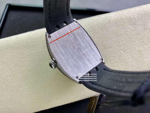 ABF 法兰克 法穆兰 女表 深海珍珠贝 V32 系列 1.字面以大西洋进口深海珍珠贝面 色泽光彩靓丽 拱形压弯贝壳成品率极低 再立体镶嵌 数字真丁 与原版保持100%一致 商品图4