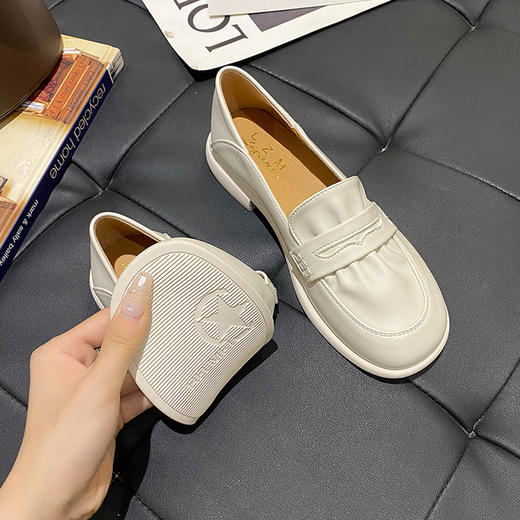 【服饰鞋包】jk英伦风一脚蹬软底平底小皮鞋 商品图0