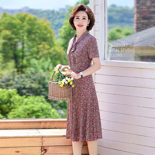 JCG-6354夏季新款洋气妈妈短袖裙子贵夫人碎花过膝中老年连衣裙 商品图1
