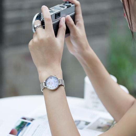 西铁城日本官方正品光动能女表智能蓝牙米兰不锈钢EE4031-82D 商品图5