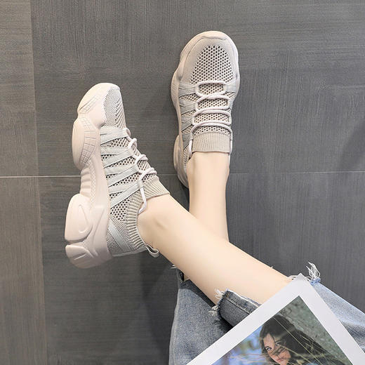 【服饰鞋包】皮利金厚底增高透气镂空网面运动凉鞋 商品图0