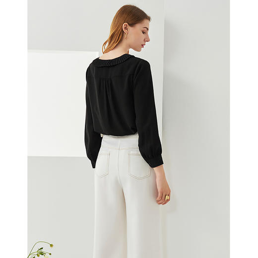 EITIE爱特爱秋季新款通勤显瘦V领复古直筒百搭灯笼袖雪纺上衣C2113810 商品图4