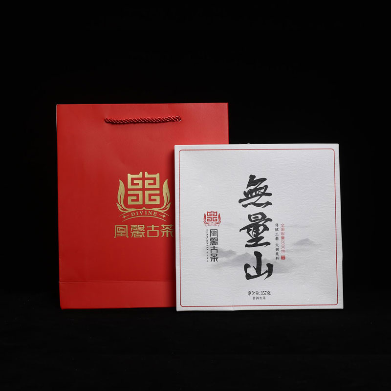 【礼盒装】凰馨古茶无量山普洱茶生茶茶叶2018春茶新压大树纯料茶饼普洱生茶