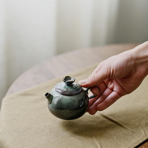 「景德镇手拉坯小茶壶」高温原矿孔雀绿釉粗陶球孔壶 家用小号陶瓷泡茶壶 商品图1