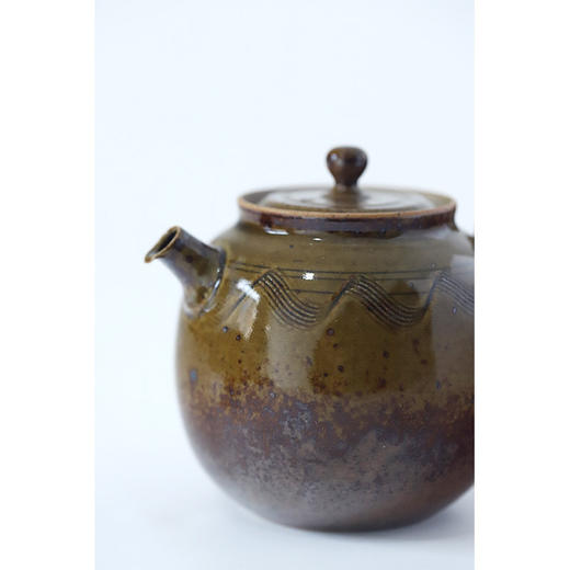 「景德镇手拉坯小茶壶」复古粗陶酱色高温窑变釉手作雕刻小号球孔壶 商品图2