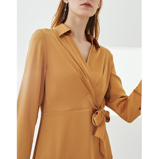 EITIE爱特爱秋季新款时尚气质优雅V领收腰垂坠舒适显瘦连衣裙C2107808 商品图3