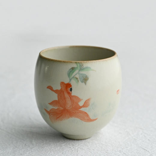「景德镇中号主人杯」手工官汝窑开片 浅秘色手绘年年有余蛋蛋杯 商品图4