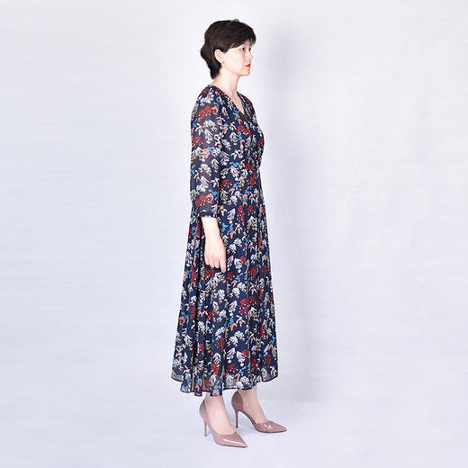 圣三利女装秋季中长款花色V领连衣裙SL1937304 商品图1