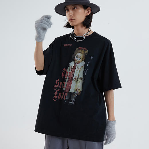 POH  「秘密的爱」洋娃娃印花休闲宽松落肩短袖T恤男夏季潮牌半袖 商品图1