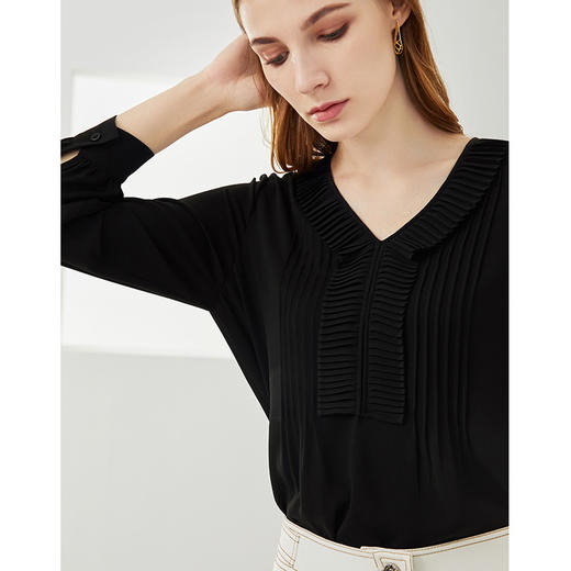 EITIE爱特爱秋季新款通勤显瘦V领复古直筒百搭灯笼袖雪纺上衣C2113810 商品图3