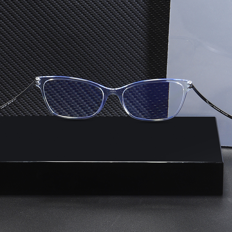 马踏飞燕极薄纸片老花镜，多种度数可选，买一副再赠送同款一副 （到手2副），再赠送本蒸汽热敷眼罩1盒，眼镜设计超轻超薄，防蓝光，防紫外线，充分保护中老年的眼睛健康M