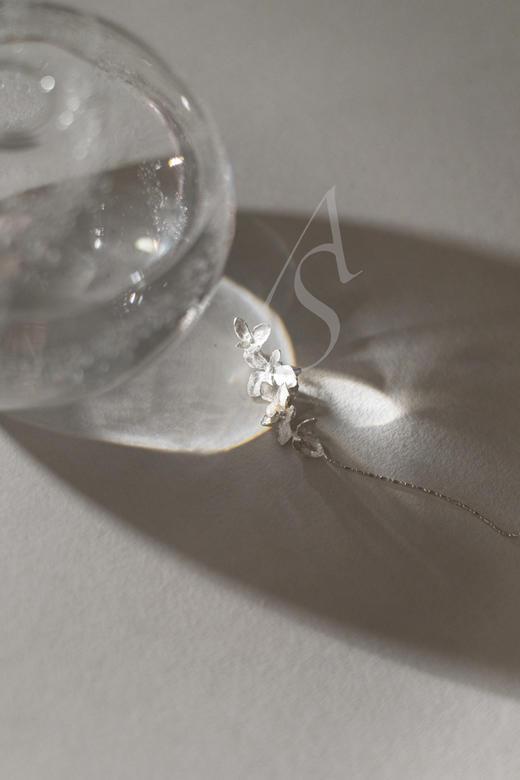 Fireflies  银白色/浅金色紫阳花不对称耳环（一对） 商品图1