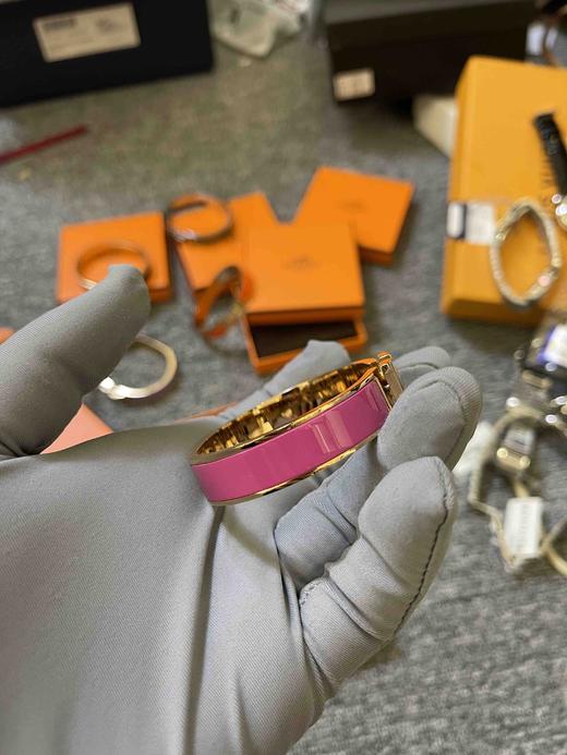 如图爱马仕H原单手镯，珐琅+合金，正品材质一样，样板清仓，有盒子，17厘米以下手围可戴，原价299 商品图5