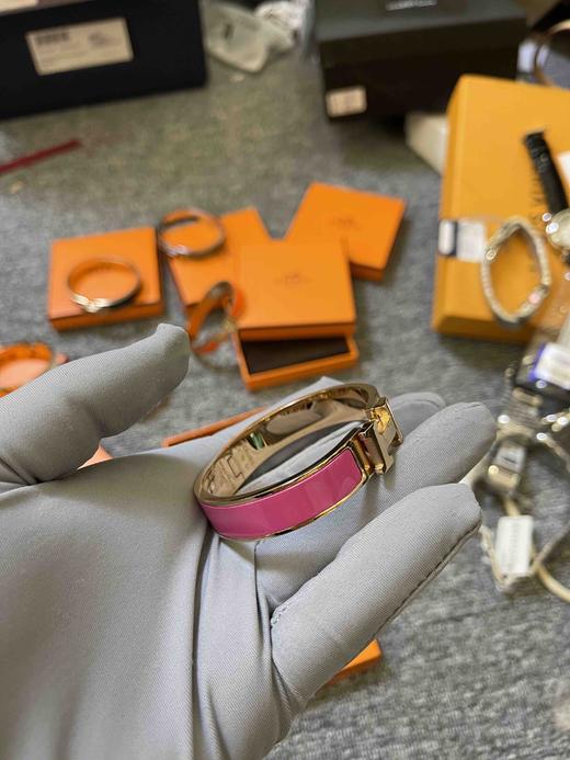 如图爱马仕H原单手镯，珐琅+合金，正品材质一样，样板清仓，有盒子，17厘米以下手围可戴，原价299 商品图1