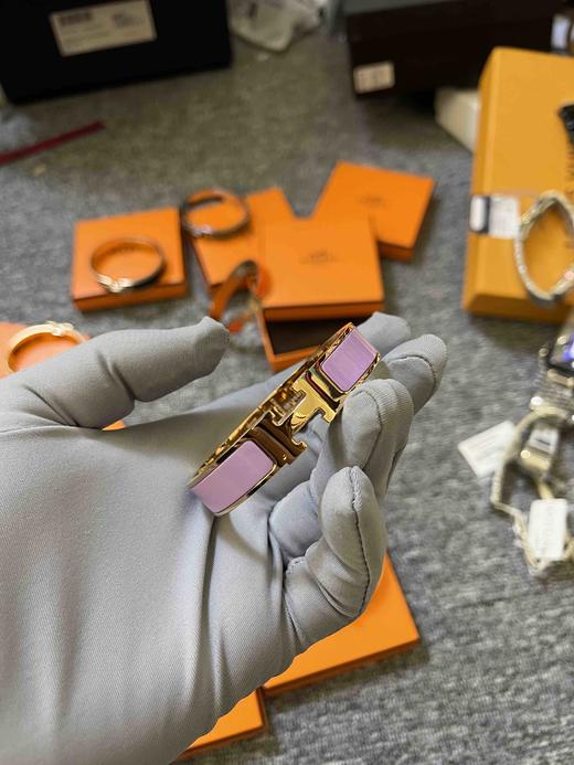 如图爱马仕H原单手镯，珐琅+合金，正品材质一样，样板清仓，有盒子，17厘米以下手围可戴，原价299 商品图1