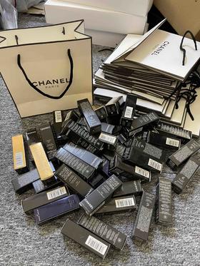 外贸原单高品质口红💄特价清仓活动，包装和颜色都是一比一，香味也是一样，88一支，158任选2支，超值，