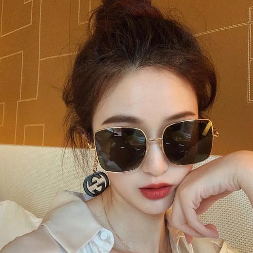 价值4800 高级女王风！古家耳坠系列限量女款墨镜 知性气质 大牌风范 灵动活泼 有气质显脸小 适合各种脸型 佩戴舒适 眼镜链可拆卸 数量有限！ 商品图2
