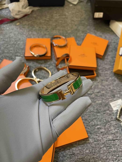 如图爱马仕H原单手镯，珐琅+合金，正品材质一样，样板清仓，有盒子，17厘米以下手围可戴，原价299 商品图1