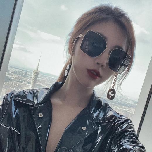 价值4800 高级女王风！古家耳坠系列限量女款墨镜 知性气质 大牌风范 灵动活泼 有气质显脸小 适合各种脸型 佩戴舒适 眼镜链可拆卸 数量有限！ 商品图4