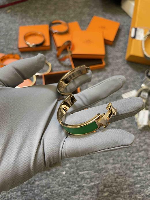 如图爱马仕H原单手镯，珐琅+合金，正品材质一样，样板清仓，有盒子，17厘米以下手围可戴，原价299 商品图9