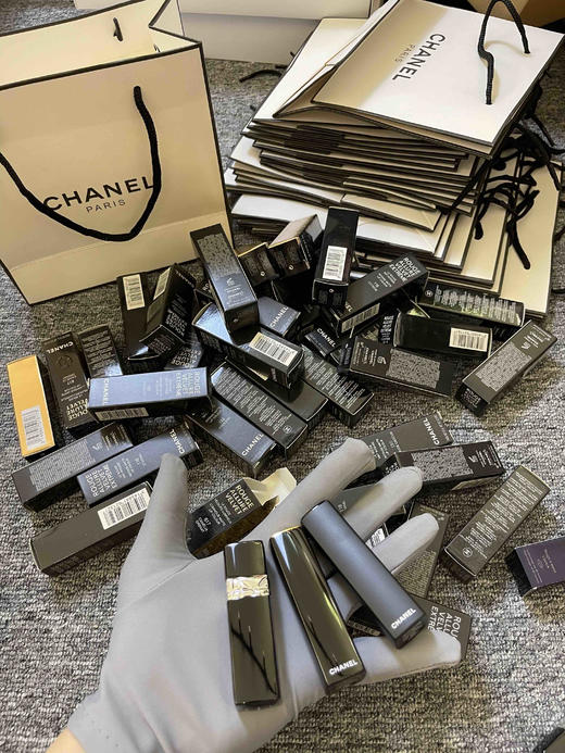 外贸原单高品质口红💄特价清仓活动，包装和颜色都是一比一，香味也是一样，88一支，158任选2支，超值， 商品图3