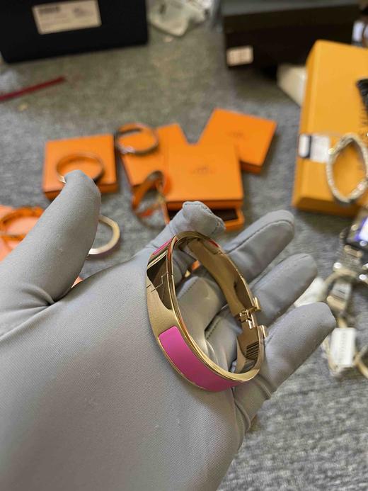 如图爱马仕H原单手镯，珐琅+合金，正品材质一样，样板清仓，有盒子，17厘米以下手围可戴，原价299 商品图2