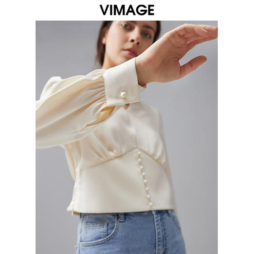 VIMAGE纬漫纪新款时尚通勤V领显瘦百搭小上衣女VC2113214 商品图0