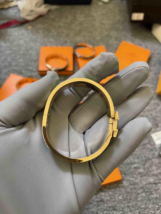 如图爱马仕H原单手镯，珐琅+合金，正品材质一样，样板清仓，有盒子，17厘米以下手围可戴，原价299 商品图2