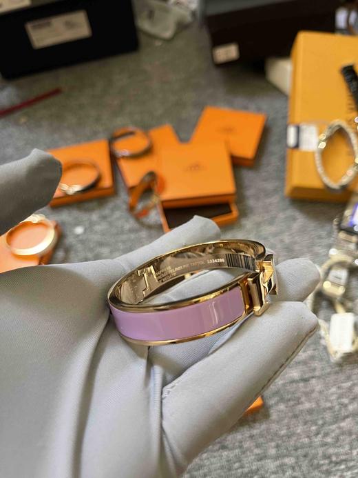 如图爱马仕H原单手镯，珐琅+合金，正品材质一样，样板清仓，有盒子，17厘米以下手围可戴，原价299 商品图3