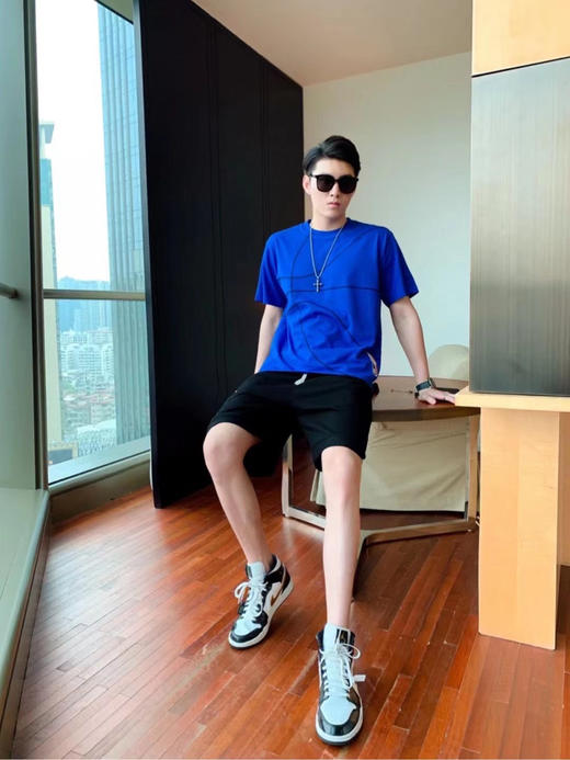 LV联名NBA短袖，原单代购版本，孤品清仓特价🉐️，男女同款 商品图1