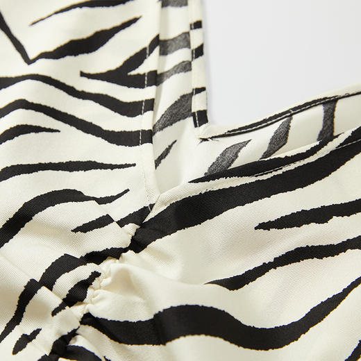 VIMAGE纬漫纪夏季新款V领其七分袖不规则印花连衣裙V1507185 商品图5