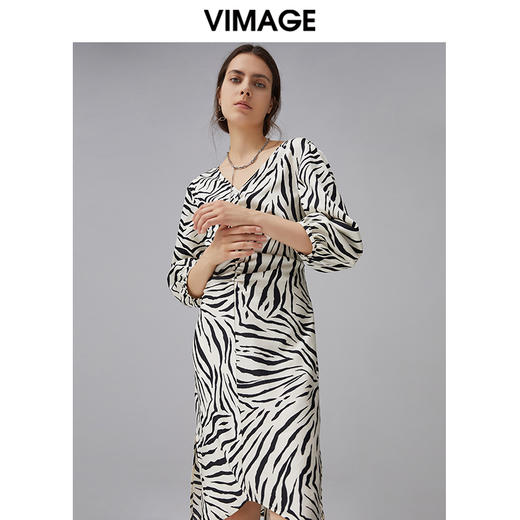 VIMAGE纬漫纪夏季新款V领其七分袖不规则印花连衣裙V1507185 商品图0