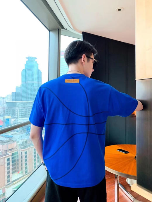 LV联名NBA短袖，原单代购版本，孤品清仓特价🉐️，男女同款 商品图0