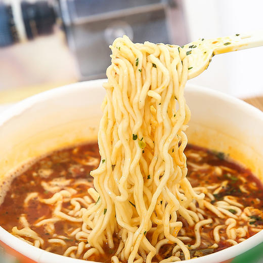 康师傅105g桶经典香辣牛肉面方便面