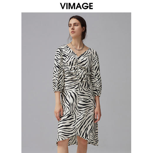 VIMAGE纬漫纪夏季新款V领其七分袖不规则印花连衣裙V1507185 商品图2