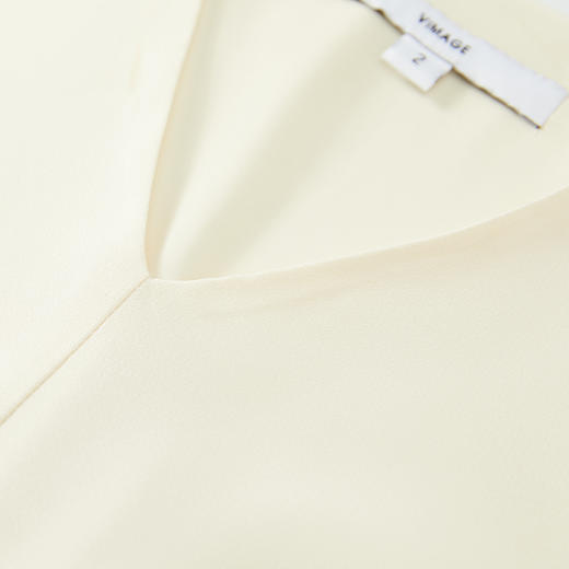 VIMAGE纬漫纪新款时尚通勤V领显瘦百搭小上衣女VC2113214 商品图5