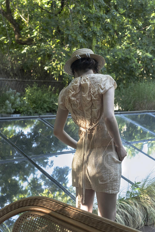 Phaedo  香槟金捏花后系带上衣 商品图1