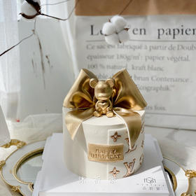 白金蝴蝶结LV熊蛋糕