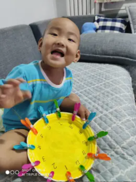 《分针大冒险》：泽泽认知钟表，并能说分针转，这是受益于《分针大冒险》