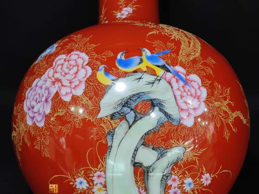 余志强：矾红描金花开富贵天球瓶 商品图1
