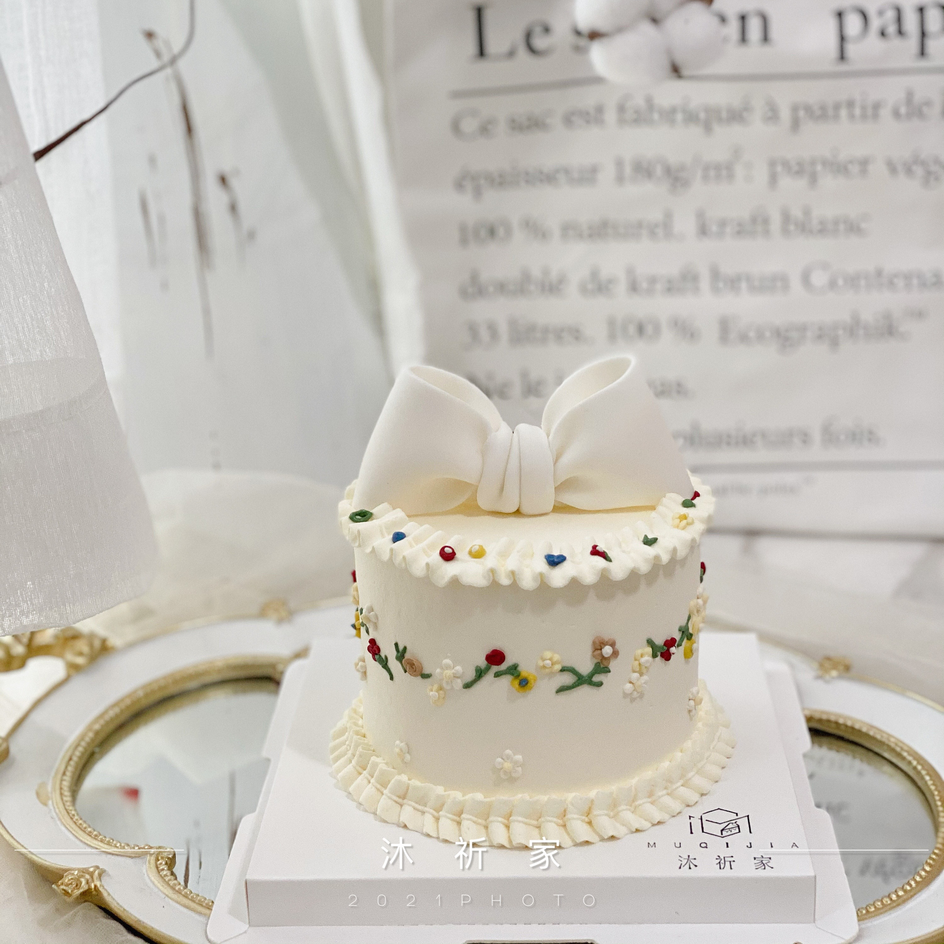 裱花蝴蝶结蛋糕