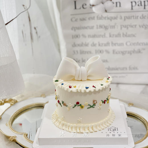 裱花蝴蝶结蛋糕 商品图0