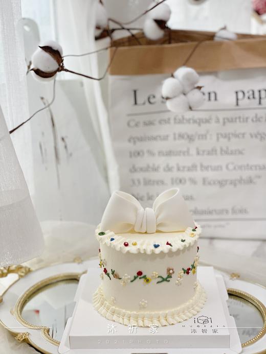 裱花蝴蝶结蛋糕 商品图1